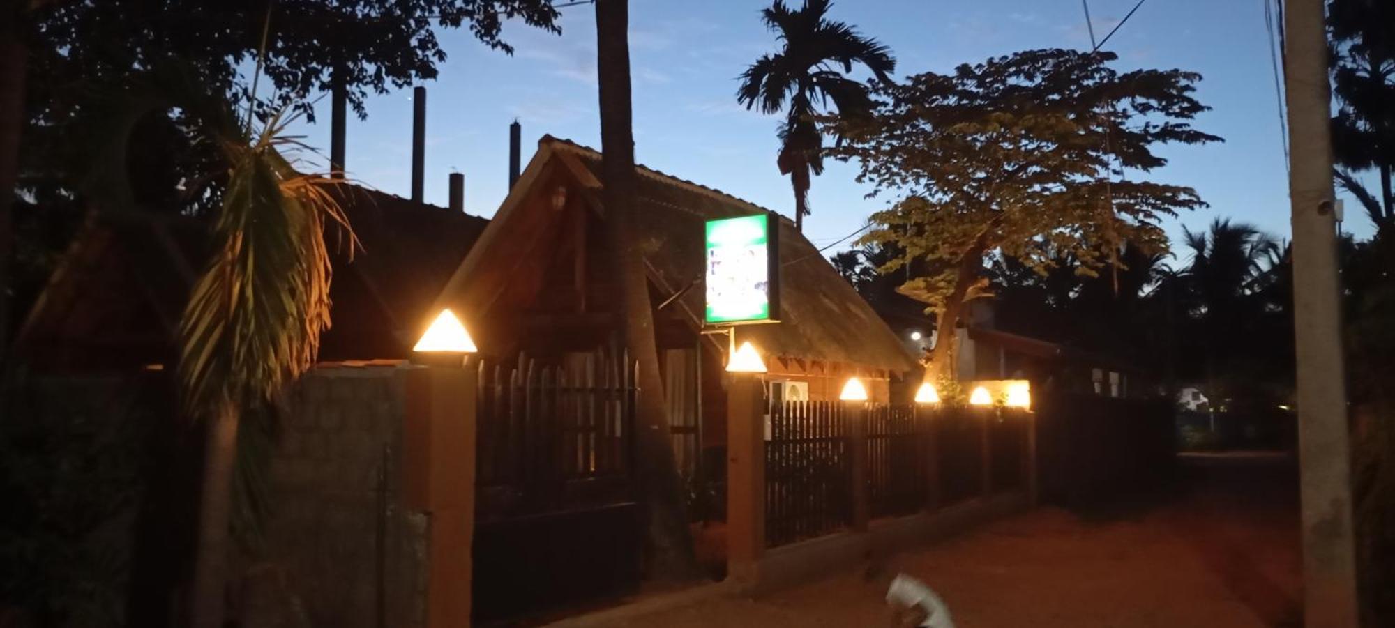 Cool Banyan Cabana Trincomalee Exterior foto